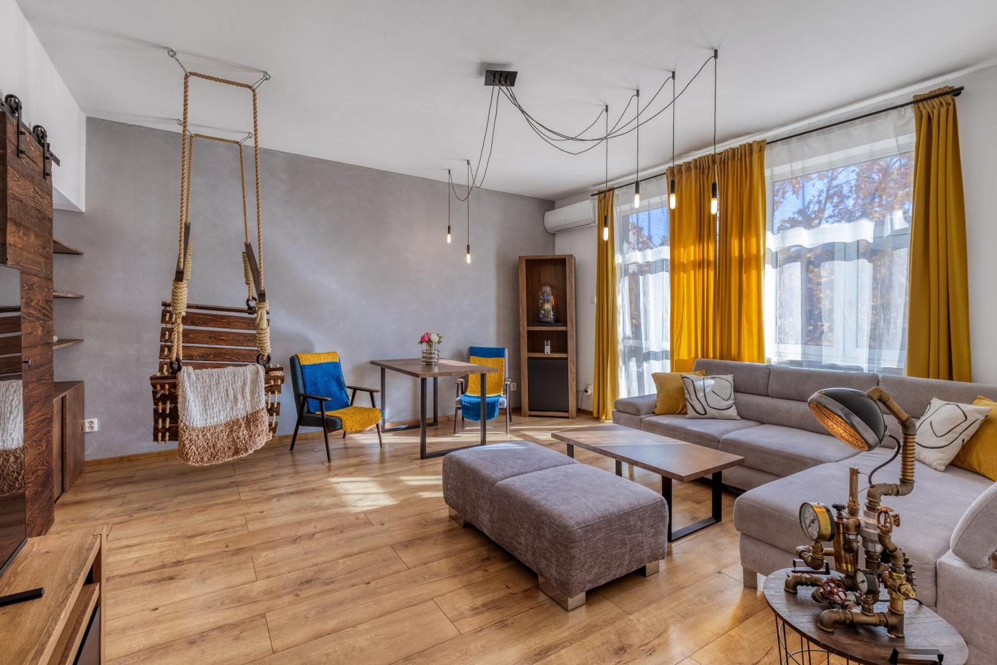 Big 75M2 Next To Opera Building In Direct Centrum, Air-Conditioned, Balcony, 24H Self Checking Banska Bystrica Luaran gambar
